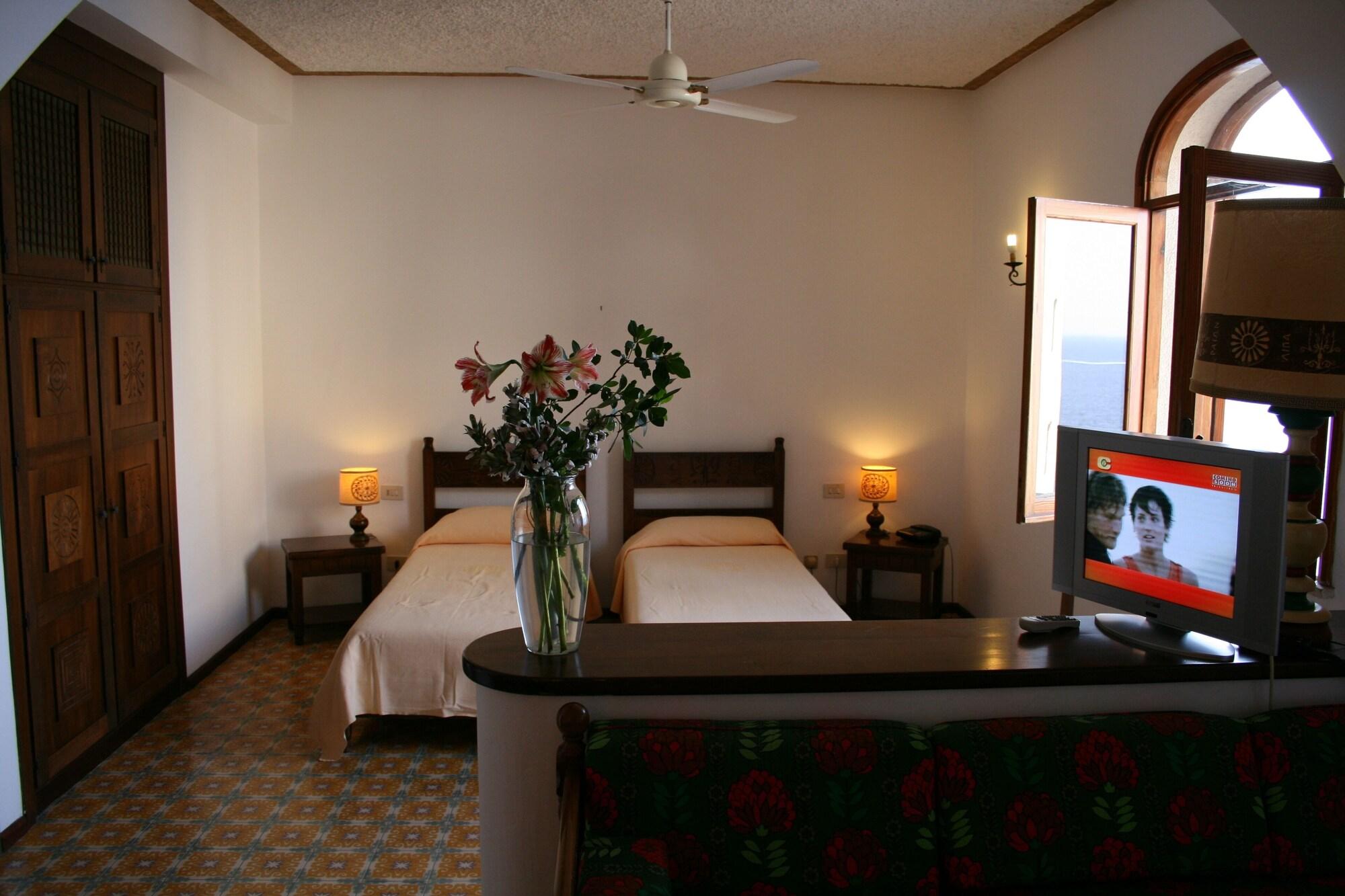 Hotel Carasco Città di Lipari Esterno foto