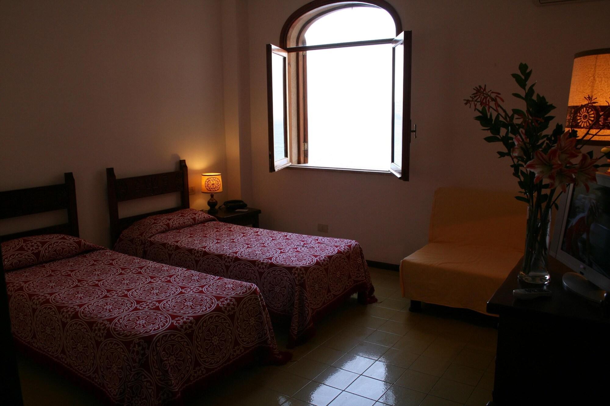 Hotel Carasco Città di Lipari Esterno foto