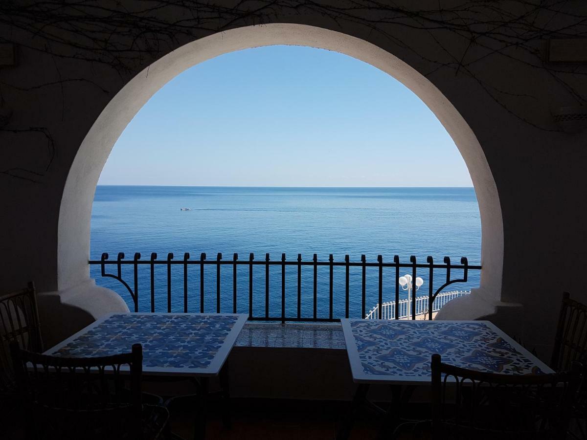Hotel Carasco Città di Lipari Esterno foto
